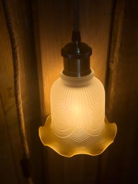 Image 1 of Baladeuse en opaline & laiton – lumière douce et charme rétro N°1