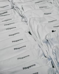 Image 2 of Looking to the future / T-shirt