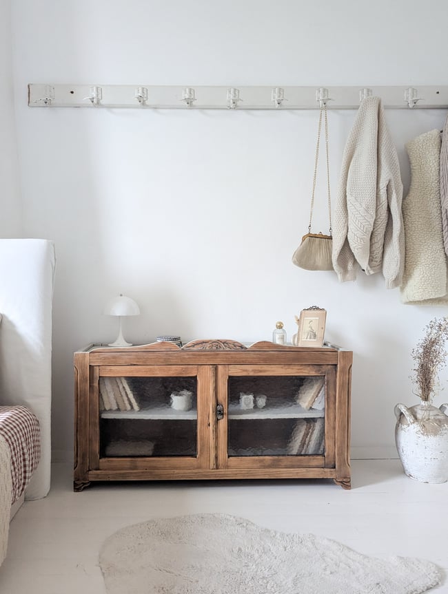 Petit meuble vitré.