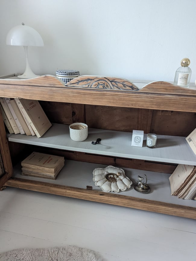 Petit meuble vitré.