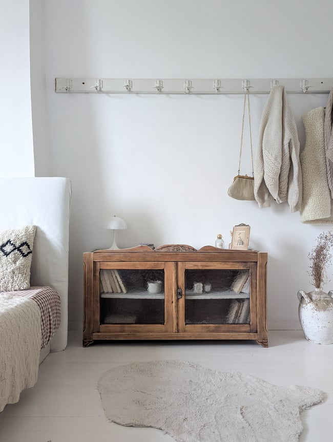 Petit meuble vitré.