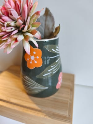 Image of  Petit vase fond vert