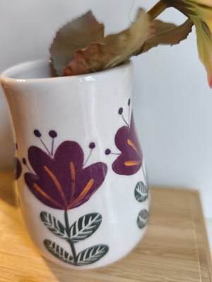 Image of Petit vase fleurs bordeau