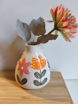Image of  Petit vase fleurs fond blanc 