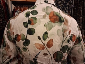 Image of Cream leaves 