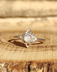 Image 1 of Anillo "FLOR DE BRUJA" Piedra Luna