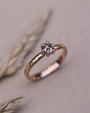 Image of 18ct Rose gold, grey rose-cut diamond horn texture ring (LON270)