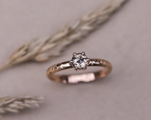 Image of 18ct Rose gold, grey rose-cut diamond horn texture ring (LON270)