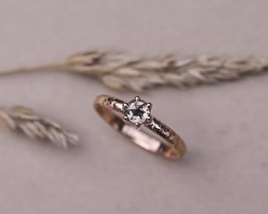 Image of 18ct Rose gold, grey rose-cut diamond horn texture ring (LON270)