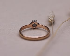 Image of 18ct Rose gold, grey rose-cut diamond horn texture ring (LON270)