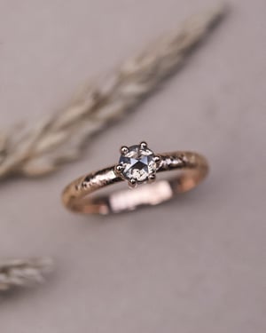 Image of 18ct Rose gold, grey rose-cut diamond horn texture ring (LON270)