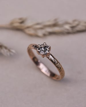 Image of 18ct Rose gold, grey rose-cut diamond horn texture ring (LON270)