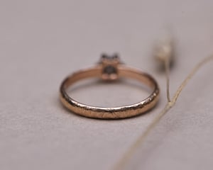 Image of 18ct Rose gold, grey rose-cut diamond horn texture ring (LON270)