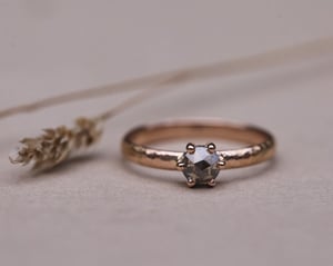 Image of 18ct Rose gold, grey rose-cut diamond horn texture ring (LON270)