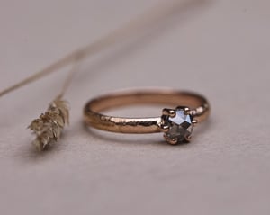 Image of 18ct Rose gold, grey rose-cut diamond horn texture ring (LON270)