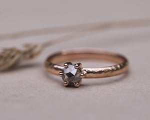 Image of 18ct Rose gold, grey rose-cut diamond horn texture ring (LON270)