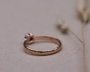 Image of 18ct Rose gold, grey rose-cut diamond horn texture ring (LON270)