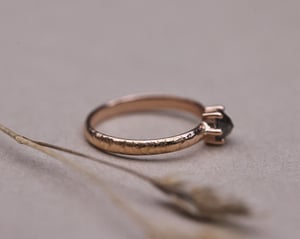 Image of 18ct Rose gold, grey rose-cut diamond horn texture ring (LON270)