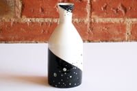 Image 1 of Black and white bottle – porcelain