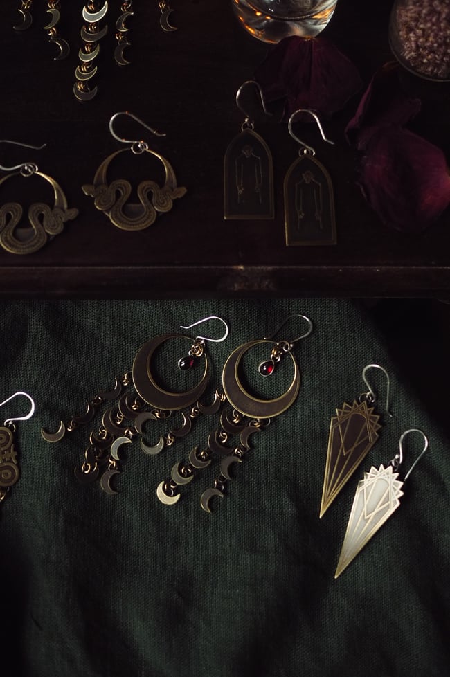 Pimennys kiviriipuksilla 