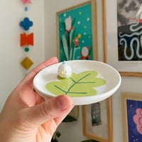 Image 3 of coupelle canard sur la feuille verte