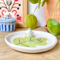 Image 2 of coupelle canard sur la feuille verte