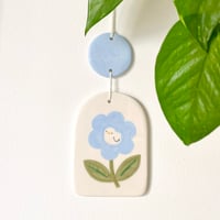 Image 2 of suspension "mini canard dans la fleur"