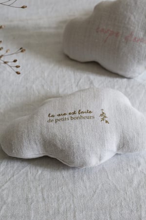 Image of Coussin nuage en lin garniture lavande