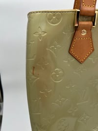 Image 11 of Louis Vuitton Reade MM Green Patent Leather Top Handle Bag