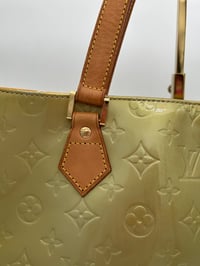Image 2 of Louis Vuitton Reade MM Green Patent Leather Top Handle Bag