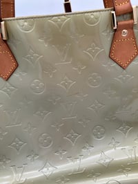 Image 12 of Louis Vuitton Reade MM Green Patent Leather Top Handle Bag
