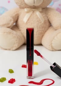 WET LIP PAINT (CURIOSITY)