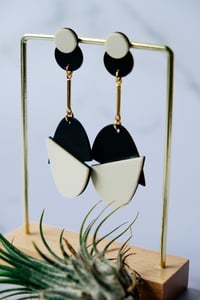 Image 4 of GENEVIÈVE