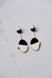 Image 2 of GENEVIÈVE