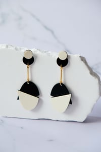 Image 1 of GENEVIÈVE