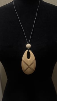 Oval pendant necklace