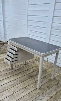 Image 2 of Petit bureau années 50 en métal