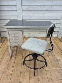 Image 5 of Petit bureau années 50 en métal