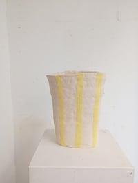 Image 1 of Vase transat jaune