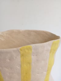 Image 2 of Vase transat jaune