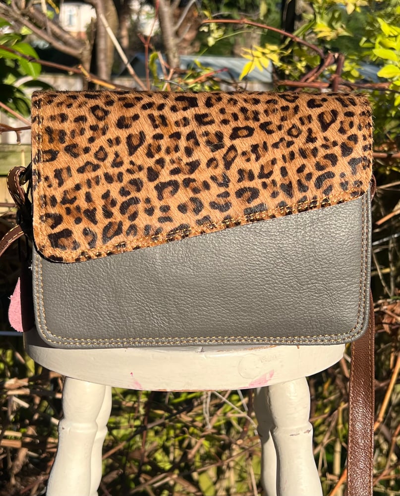 Image of Angled Flap #39D