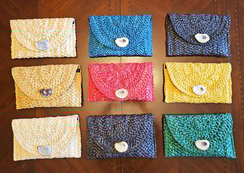 Image of Boho Straw Clutch: Handmade Woven Handbag with Oyster Shell