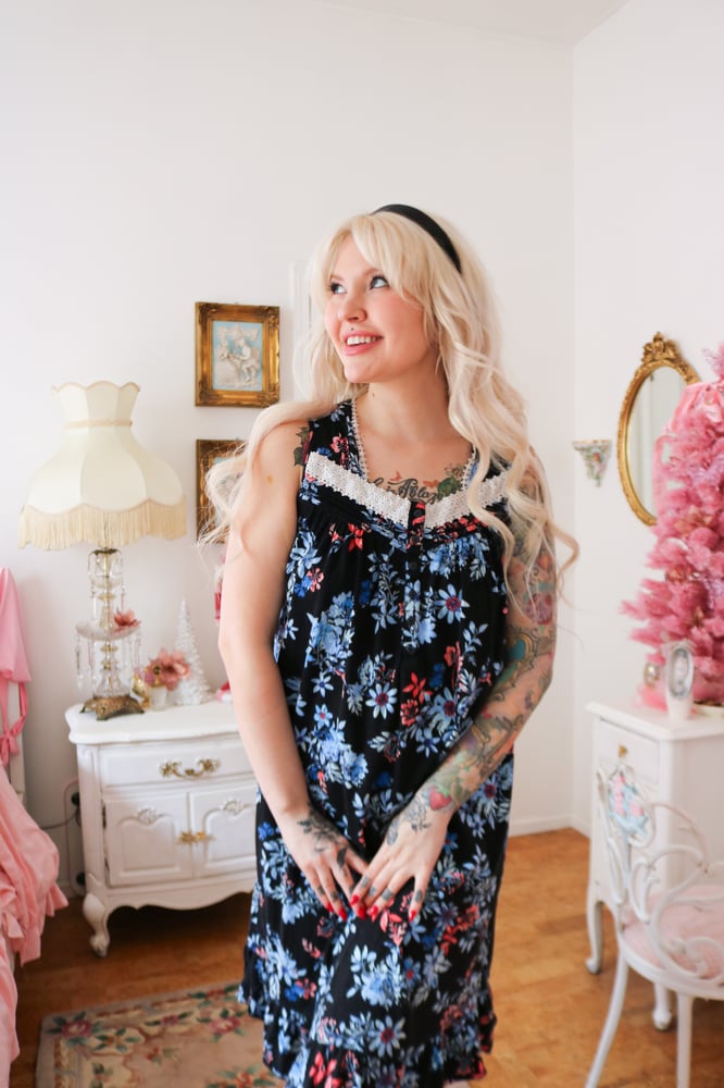 Image of Secret Treasures Thick Winter Floral Gown (Large)