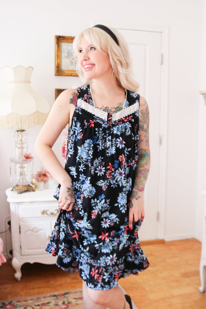 Image of Secret Treasures Thick Winter Floral Gown (Large)