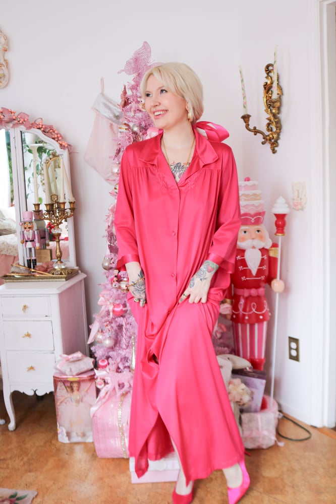 Image of Vintage Late 70s Vanity Fair Button-up Fusia Robe (Medium)