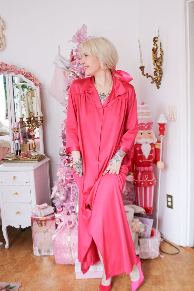 Image of Vintage Late 70s Vanity Fair Button-up Fusia Robe (Medium)