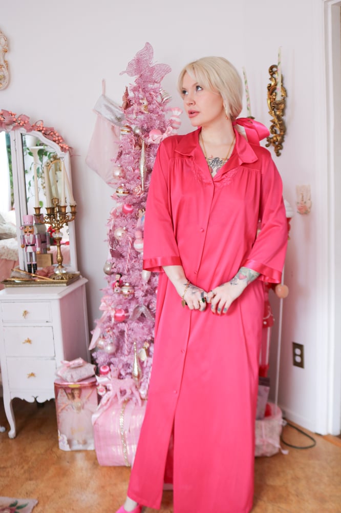 Image of Vintage Late 70s Vanity Fair Button-up Fusia Robe (Medium)