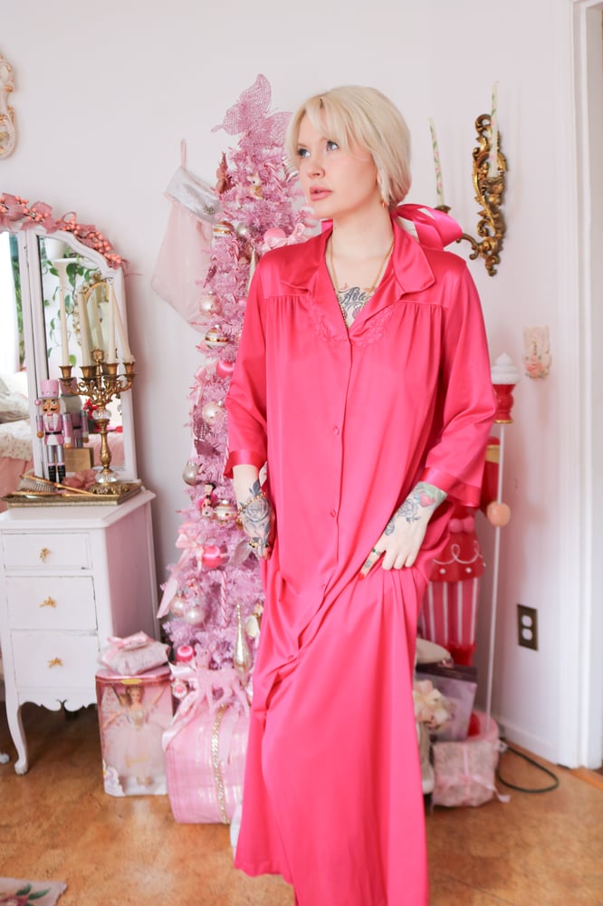 Image of Vintage Late 70s Vanity Fair Button-up Fusia Robe (Medium)