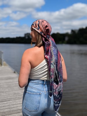 Image of NUIT ÉTOILÉE, Le carré en soie XXL (135/135cm)