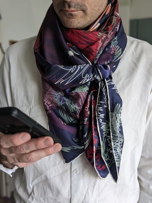 Image of NUIT ÉTOILÉE, Le carré en soie XXL (135/135cm)